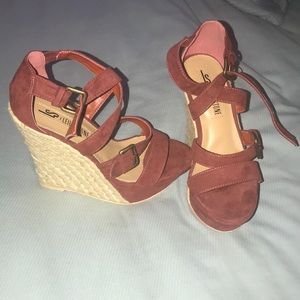 Burgundy wedges